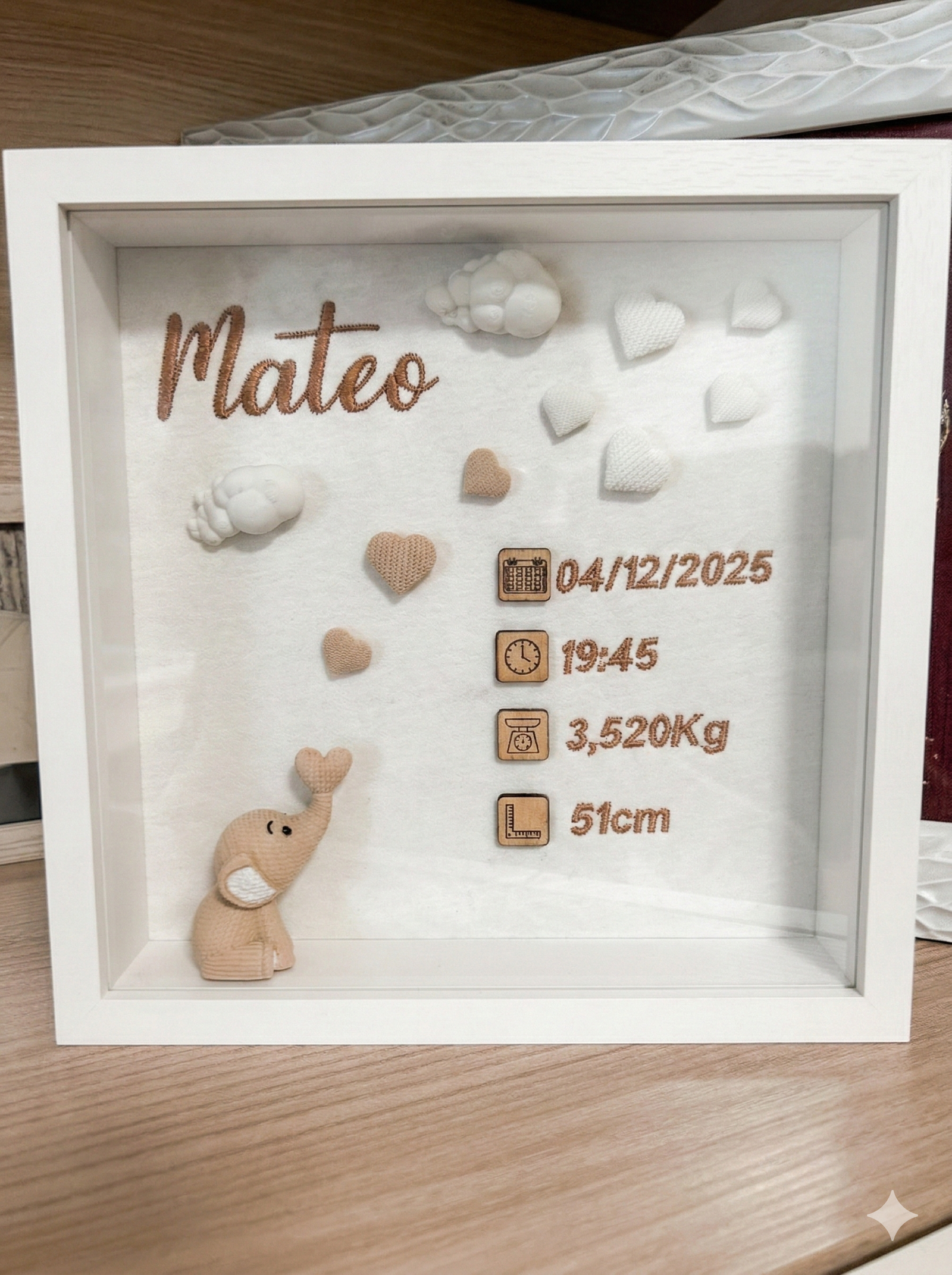 Cuadro de Nacimiento Personalizado Elefante Corazones - Recuerdo Bebé - Imagen 3