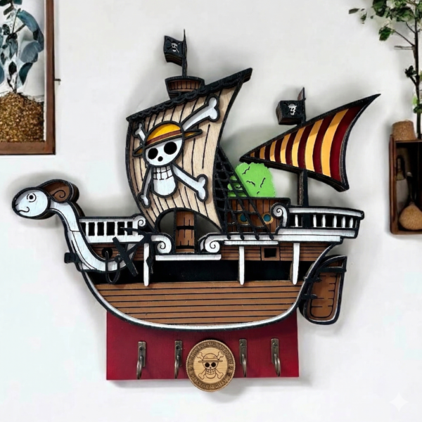 Colgador de llaves artesanal de madera 3D del barco One Piece Going Merry, mostrando el modelo detallado en capas y los cuatro ganchos metálicos para llaves.