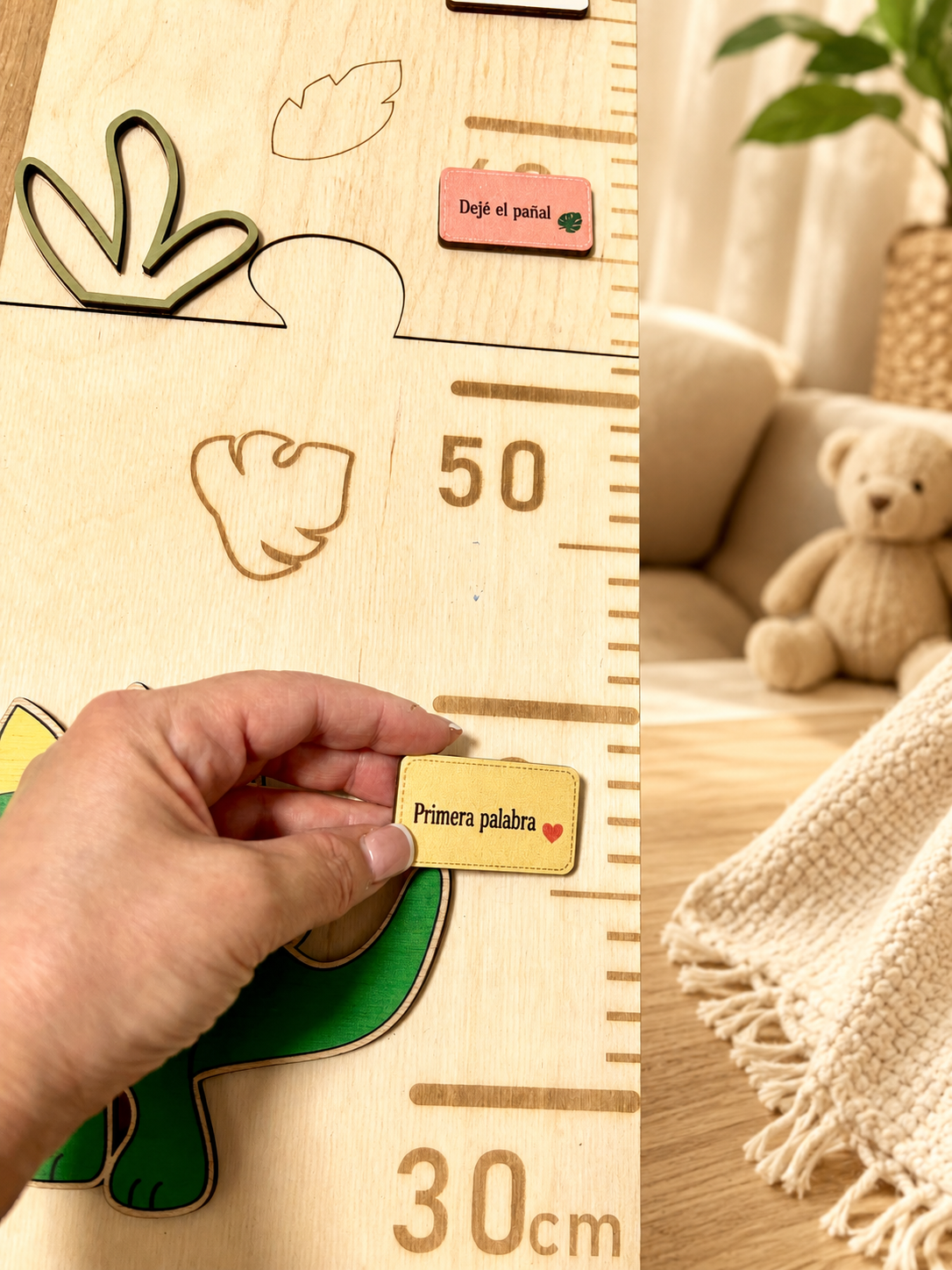 Medidor de Altura Infantil de Madera Dinosaurios – Personalizado con Nombre e Hitos - Imagen 5