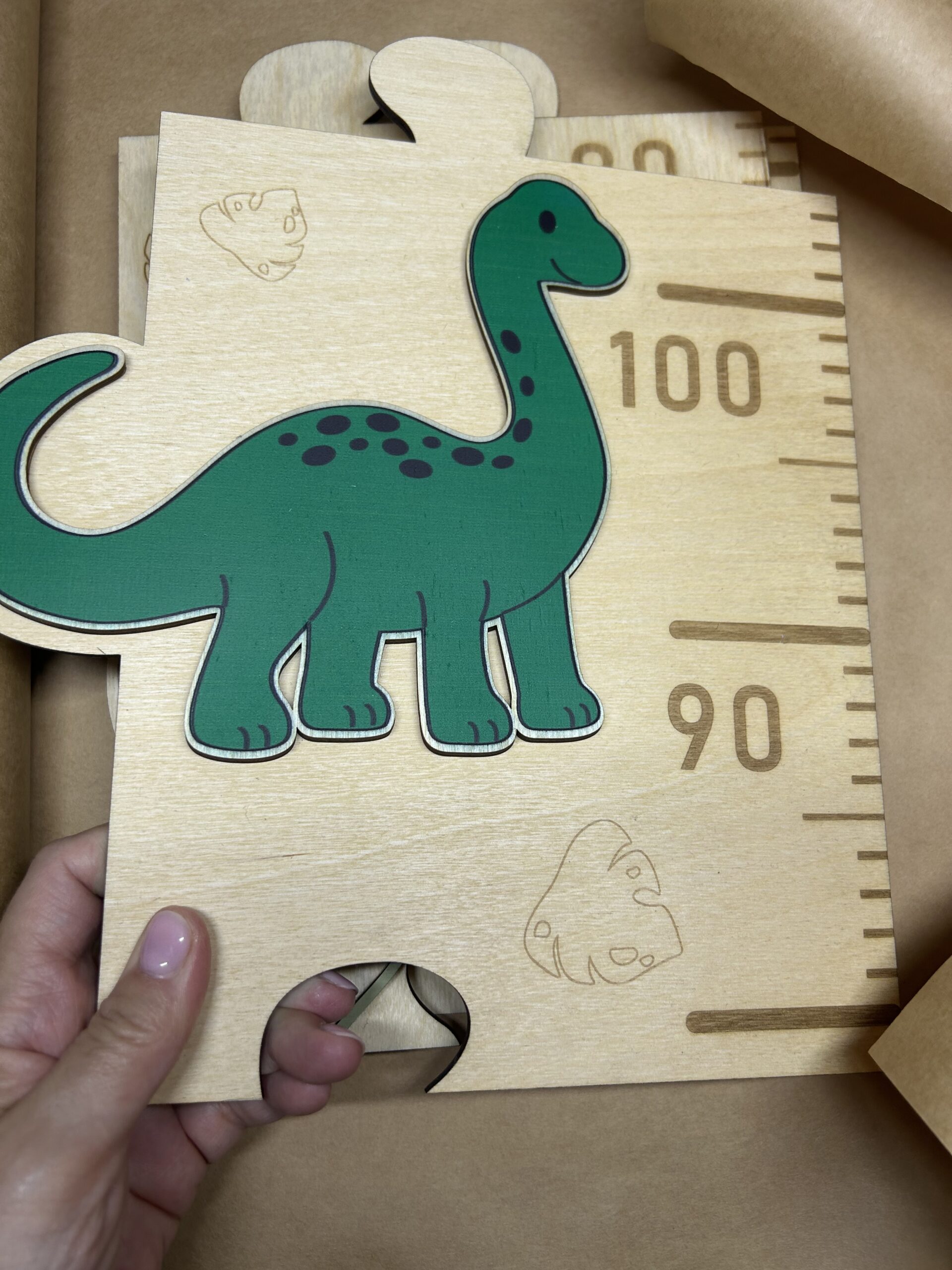 Medidor de Altura Infantil de Madera Dinosaurios – Personalizado con Nombre. Regalo de 6 placas " Primeras veces" - Imagen 3